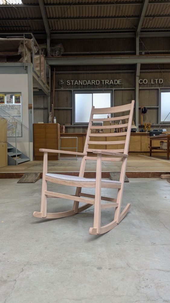 ロッキングチェアがつなぐ、人と時間と空間  〜メモリーケアロッキングチェアという新しい発想〜